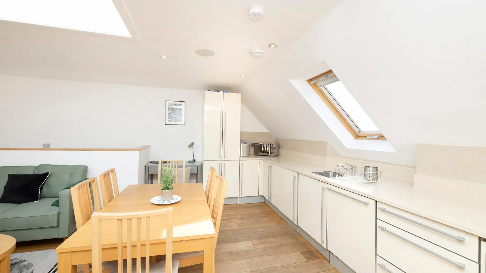 Joivy Chic 2-Br Flats Near Edinburgh Castle 아파트