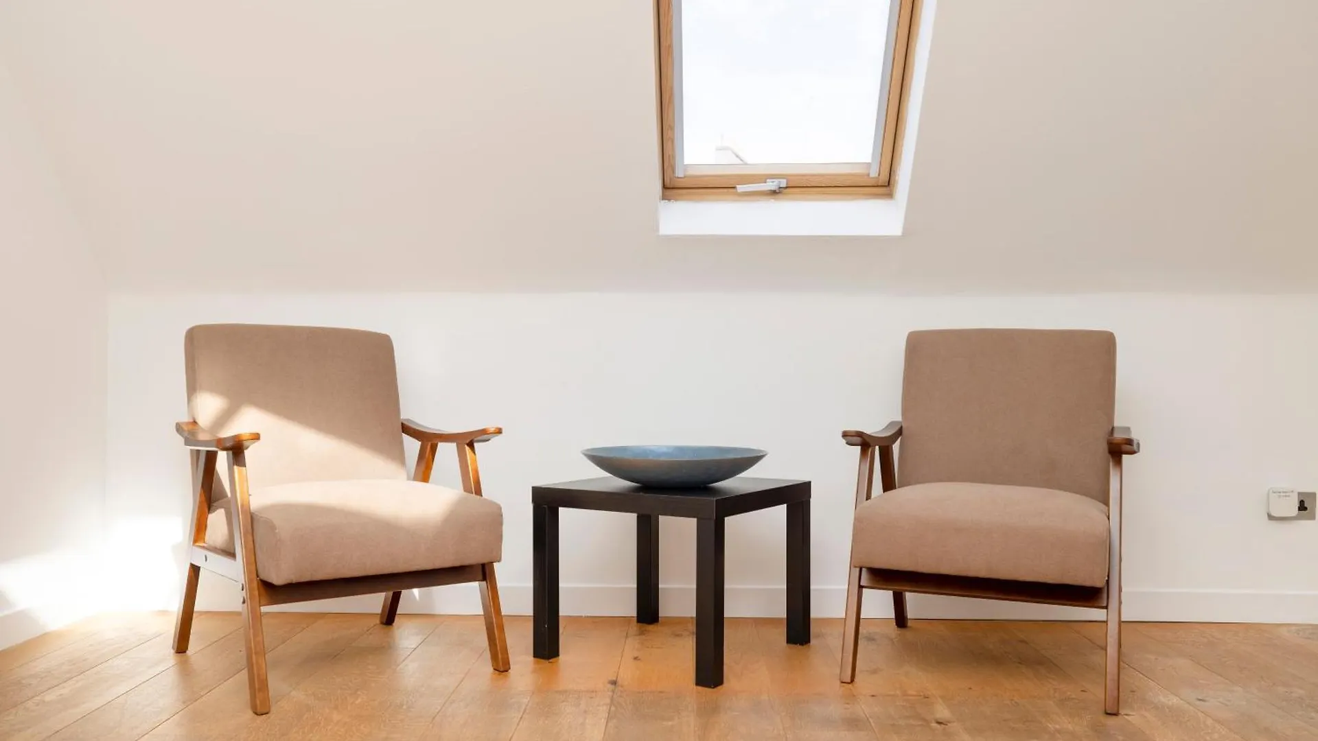 Joivy Chic 2-Br Flats Near Edinburgh Castle Apartment