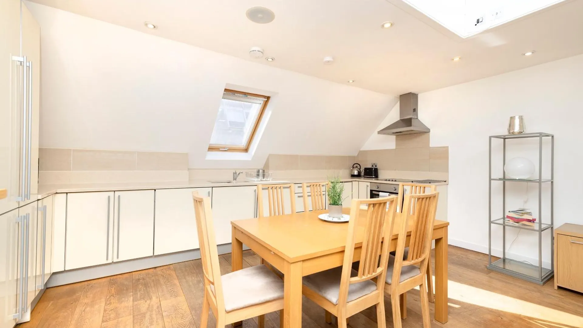 Joivy Chic 2-Br Flats Near Edinburgh Castle Apartment United Kingdom