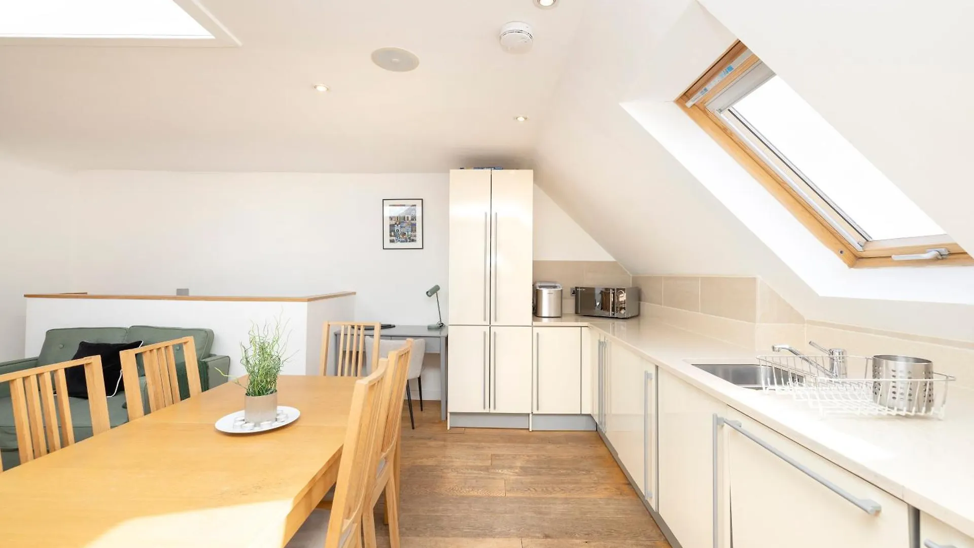 Joivy Chic 2-Br Flats Near Edinburgh Castle 아파트 영국