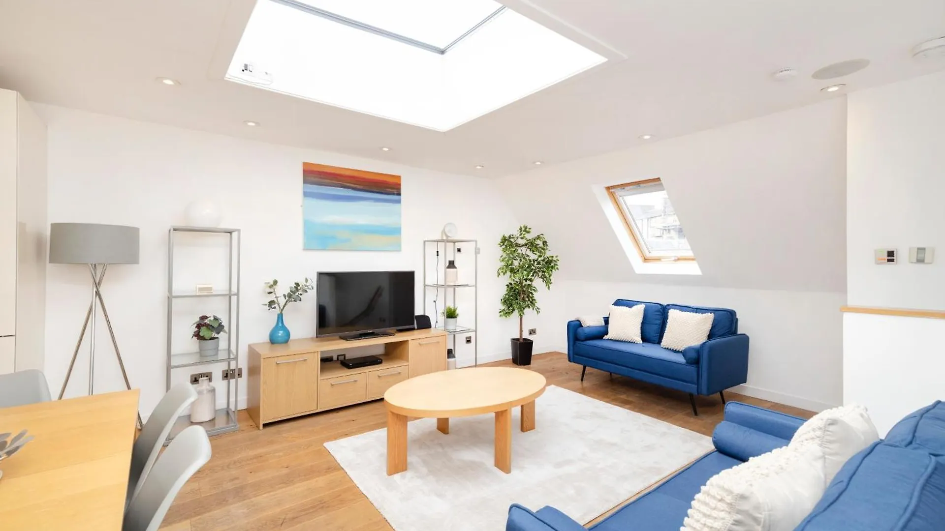 Joivy Chic 2-Br Flats Near Edinburgh Castle Apartment