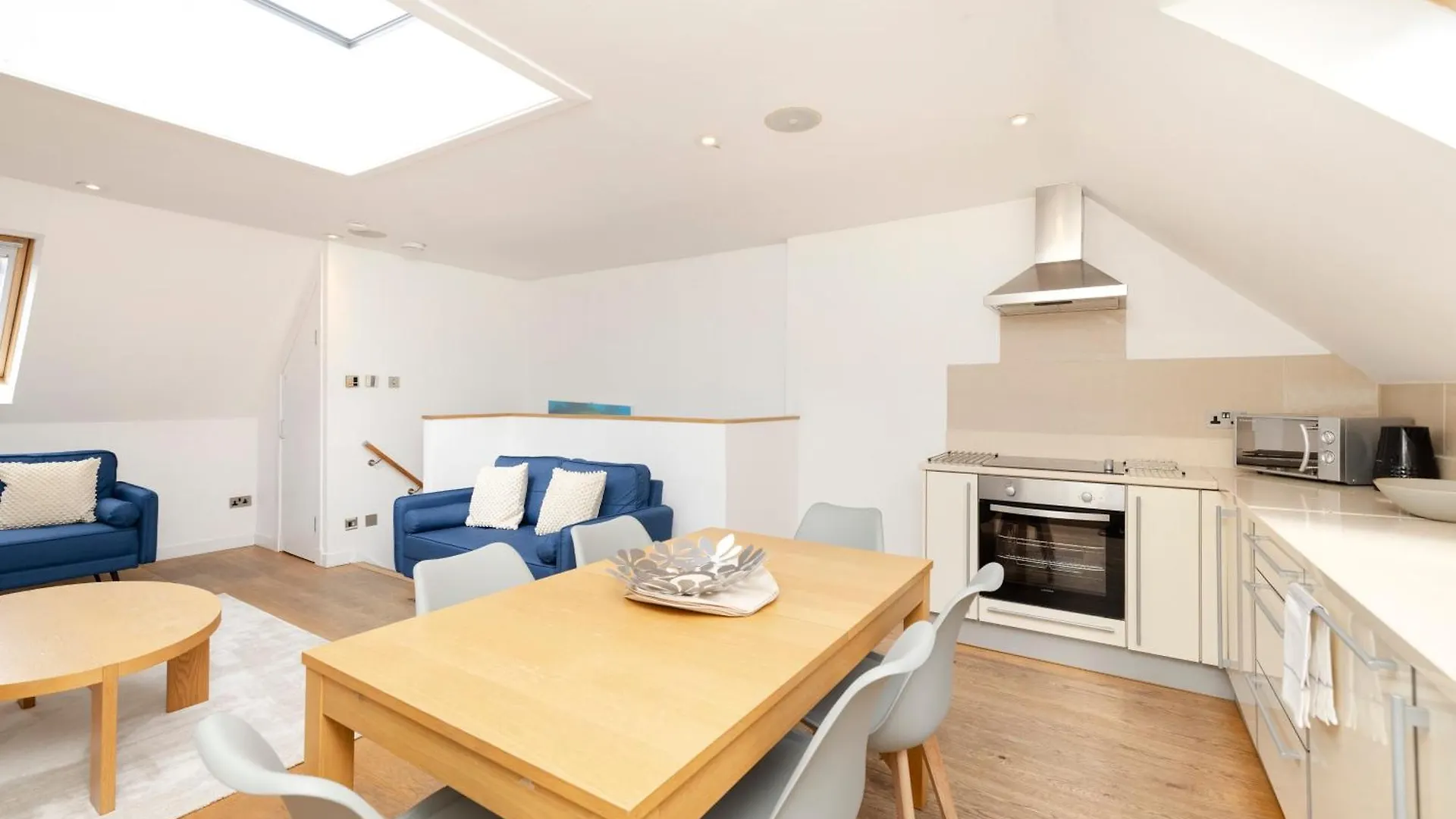 Joivy Chic 2-Br Flats Near Edinburgh Castle 아파트 영국