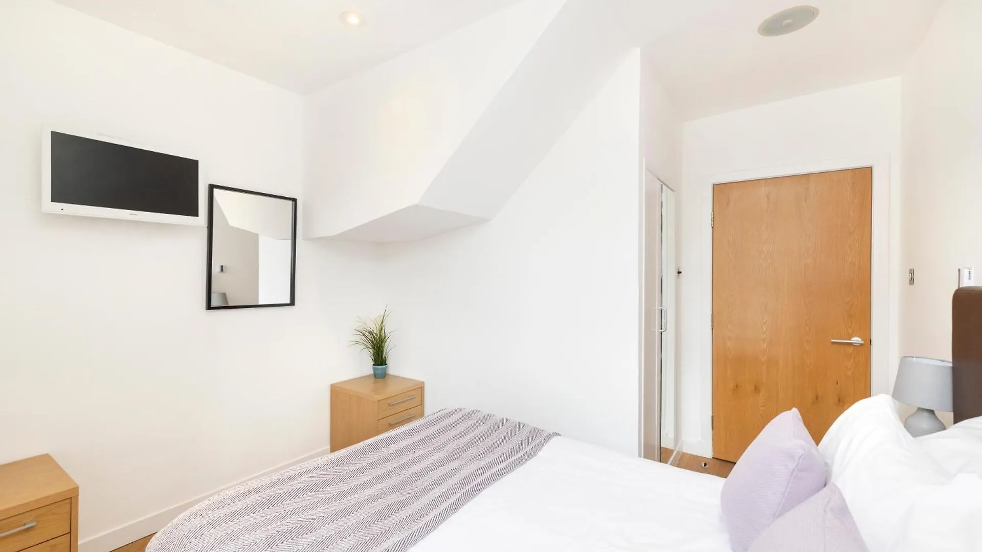 Joivy Chic 2-Br Flats Near Edinburgh Castle Apartment United Kingdom