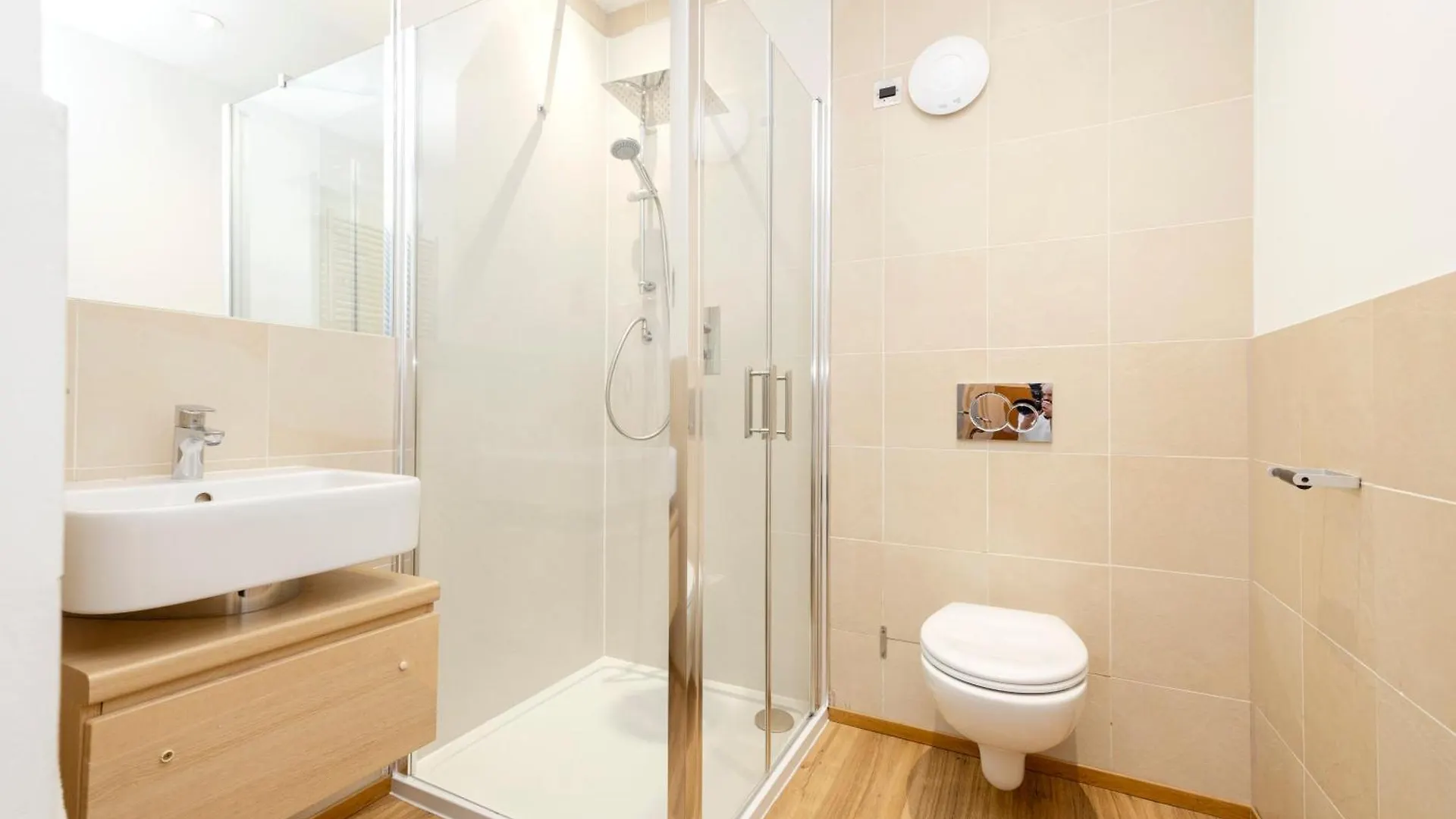 Joivy Chic 2-Br Flats Near Edinburgh Castle Apartment 0*,  United Kingdom